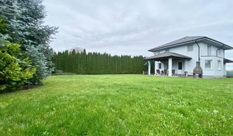 Predaj rodinný dom s veľkým pozemkom,Tvrdošovce, okr. NZ