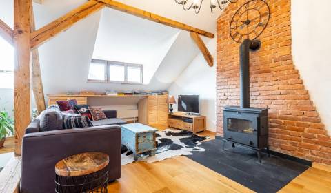STARÉ MESTO-LETNÁ,veľký podkrovný,3-izbový byt 102 m²