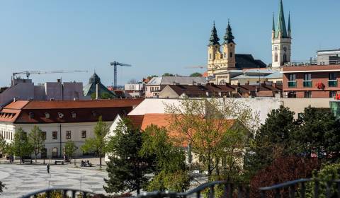 PRENÁJOM 3 izbový luxusný byt v úplnom v centre Nitry s parkovaním