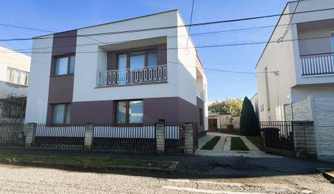 Ponuka v Trebišove, dvojpodlažný rodinný dom, Budovateľská, cena v RK