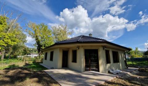 Novostavba 4 izbového rodinného domu v obci Banka pri Piešťanoch