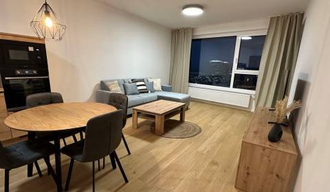 Moderný 2i byt 58m2, s výhľadom na hrad, lodžiou a pivnicou, KLINGERKA
