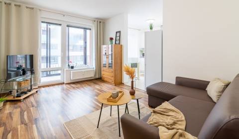 PREDANÉ Skvelý 2 izbový apartmán 52m2, zasklený balkón, JÉGÉHO ALEJ