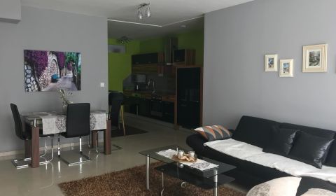 Prenajmem 2 izbový byt neďaleko centra v Nových Zámkoch