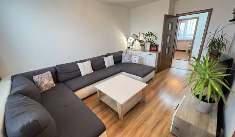 Nad Jazerom - pekný byt ul. Rovníková, Kompletná rekonštrukcia, 57 m²