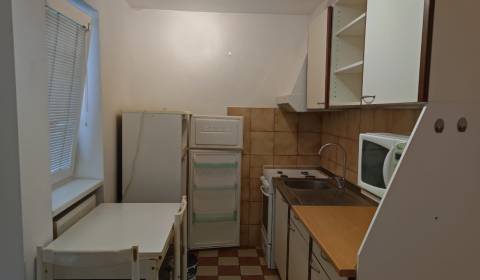 Na PRENÁJOM 2 izbový byt blízko centra mesta Pezinok