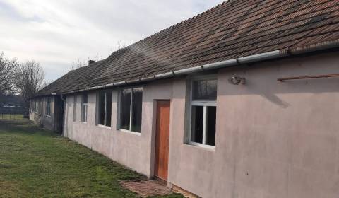 Dva rodinné domy za cenu jedného na jednom pozemku v Slepčanoch