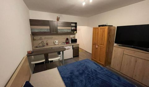 PREDANÉ:  Garsónka - komplet.rekonštr. 21 m2, Komárno