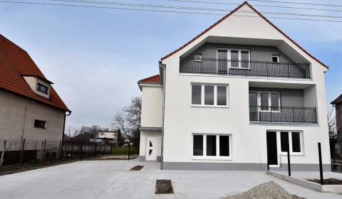 Prízemný 3i byt s terasou, 89 +12 m², 3x P, predaj, Čierna Voda