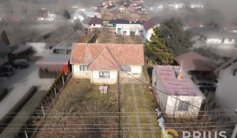 PREDAJ 2 - izbový rodinný dom na priestrannom pozemku v obci Merašice