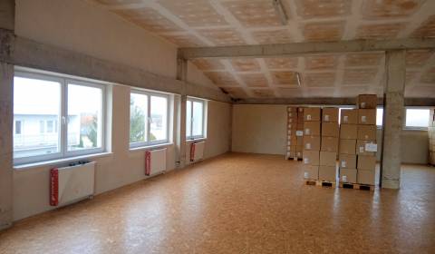 Nebytové priestory po rekonštrukcii v obci Veľké Leváre.