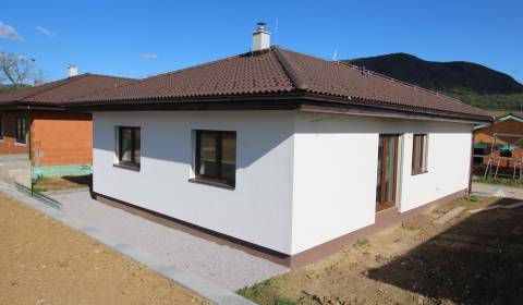 REZERVOVANÉ rodinný dom D4, pozemok 700 m2 v obci Mirkovce