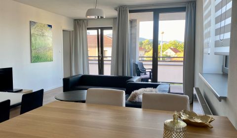 PRENÁJOM 3 izbový zariadený byt s garážou, Nitra centrum