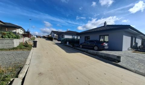 Ponúkame na predaj RD 8 v obci Mirkovce, pozemok 606 m2