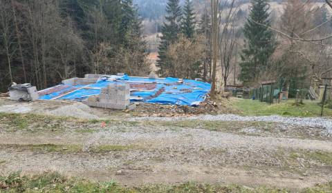 Predaj: Stavebný pozemok so základovou doskou v obci Skalité(047-P)