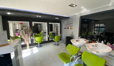 Na prenájom  obchodný priestor 