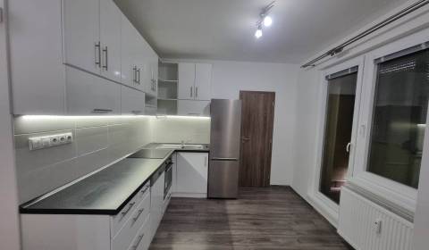NÁJOM: kompletne obnovený 2 izbový byt v Komárne / ul. Gazdovská 