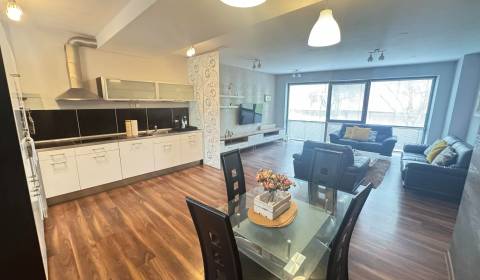 Prenajmem veľký 3 izbový byt v centre v Nových Zámkoch