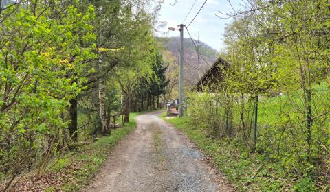 NA PREDAJ, pozemok vo výmere 1787 m2, IS pri pozemku k.ú. Pernek
