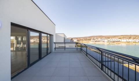 PREDANÉ  3izb byt pri jazere, terasa, výhľad na BA, A2-TOP6