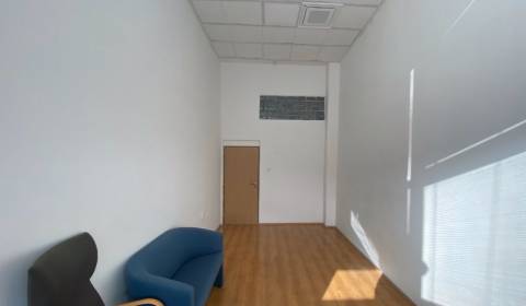 Kancelária v zrekonštruovanom objekte - 16 m² -  Agátová ul.- Dúbravka