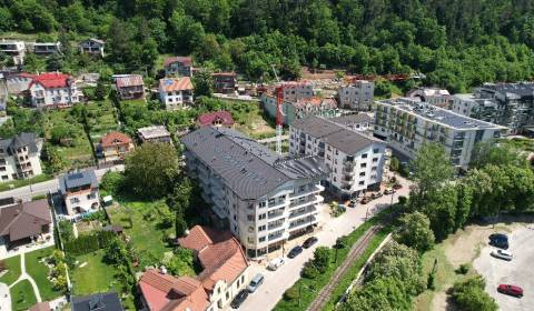 Krásny 3-izbový byt s obrovským balkónom v Trenčianskych Tepliciach!
