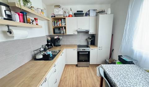 Predám 2 izbový byt s balkónom v Nových Zámkoch