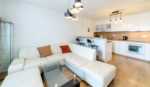 Príjemný, svetlý 2i byt 49m2, A/C, s lodžiou a výhľadom, KOŠICKÁ 52  