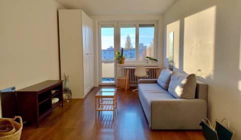 Prenájom pekný 2 izbový byt, Moldavská ulica, Bratislava II. Ružinov