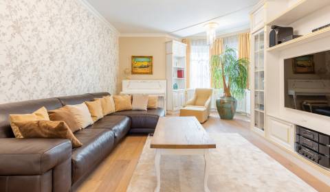 Výnimočný, priestranný 4i byt 136 m2, s balkónom, vo výbornej lokalite