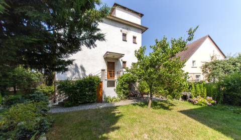 Svetlý 3i byt 91 m2 v rodinnom dome, s garážou a záhradou