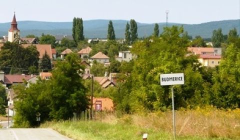PONÚKNITE • POZEMOK VHODNÝ NA VÝSTAVBU • BUDMERICE