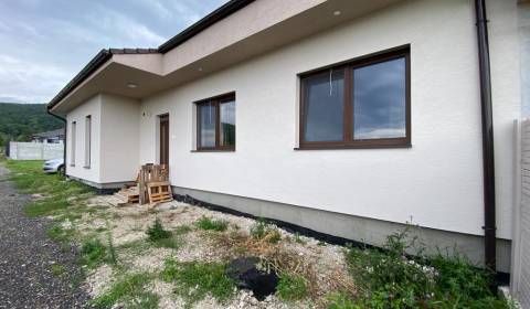 * novostavba 4i RD bungalov v obci Smolenice
