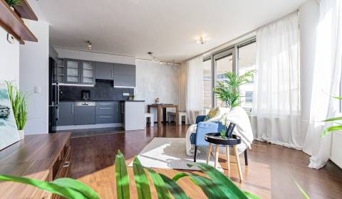 EXKLUZÍVNE Slnečný 3i byt s terasou, parking TRI VEŽE