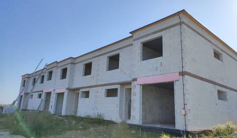 Novostavby 4 rodinných domov v Holíči 