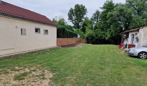STAVEBNÝ POZEMOK, CENTRUM MESTA STUPAVA