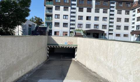 Prenájom garážové státie v podzemnej garáži Mierová ul.54 Prievoz