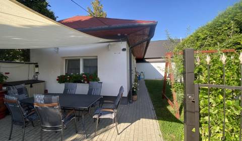 PREDAJ : rodinný dom na bývanie a aj podnikanie, Komárno