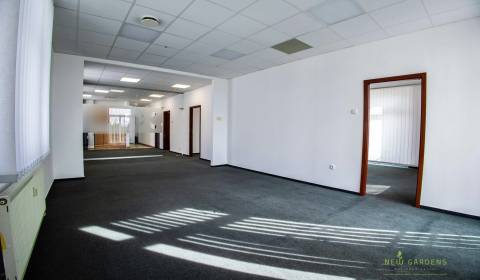 Prenájom kancelárskeho celku v Ružinove, 163 m2 s výborným parkovaním.