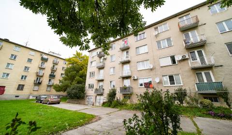Prenájom - dvojizbový byt v centre Piešťan