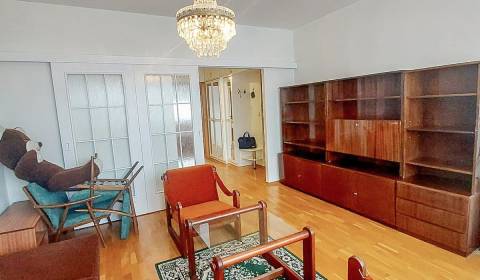 4 izbový byt s lodžiou, 87 m², Šášovská ulica v Petržalka