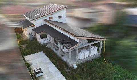 Na predaj rozostavaný rodinný dom v užšom centre obce Andovce