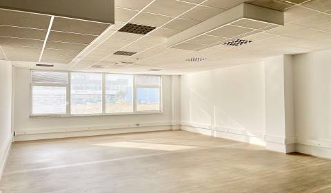 Na prenájom kancelárske priestory 150 m2 v Living centre v Žiline