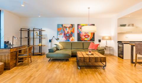 Priestranný 2i byt 81 m2, s lodžiou a 2x parkovaním, RIVER PARK