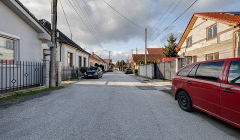 Na predaj - stavebný pozemok v Bernolákove, celková výmera 730 m2 