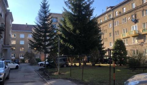 Súrne hľadáme pre klienta 2 izbový byt SÍDLISKO - Banská Bystrica 