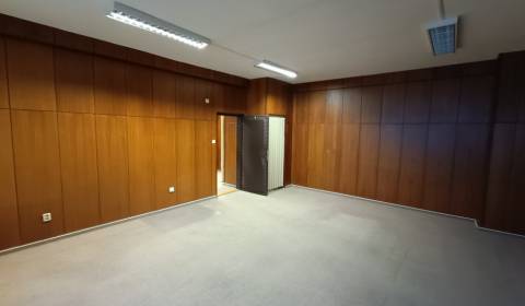 Dvojkancelária s parkovaním v Mlynárciach