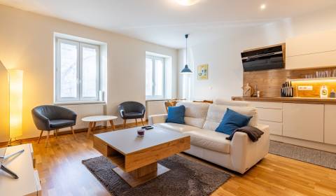 Krásny, svetlý 2i byt 60m2 s lodžiou do dvora, skvelá lokalita