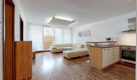 Na prenájom krásne prerobený 2i byt, Šafárikova - Trenčín