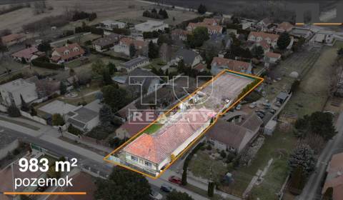 Ponúka na predaj pozemok v obci Hrubá Borša - 983 m²